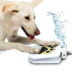 NWB Scuddles Dog Outdoor Drinking Water Fountain Step On, Easy Paw Activated